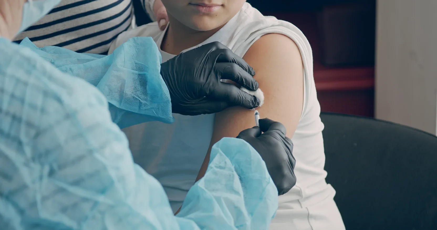 Rata de vaccinare a copiilor din România, împotriva rujeolei, a scăzut alarmant