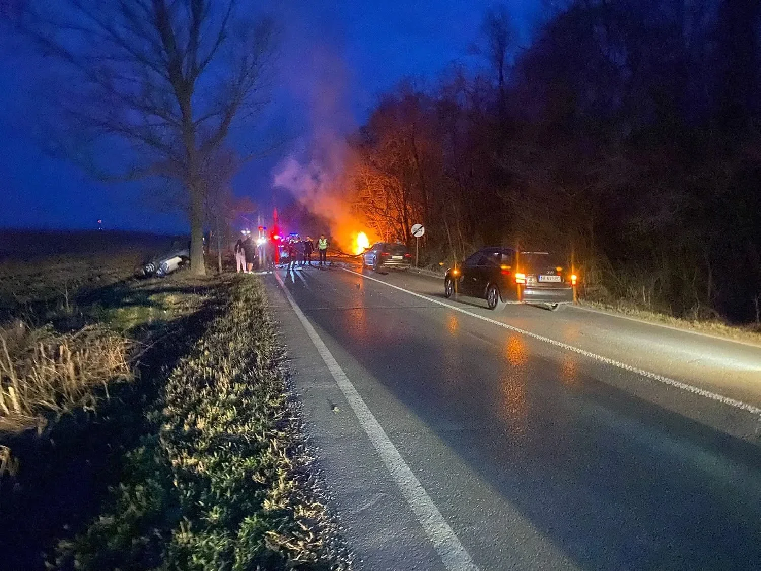 Patru morți și trei răniți după o coliziune violentă între două mașini, la Neamț