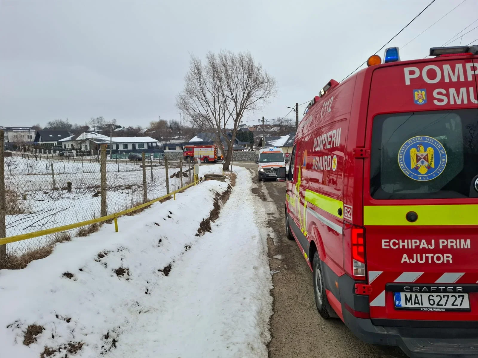 Flăcări izbucnite la mansarda unei case din Fălticeni, după ce copiii s-au jucat cu focul