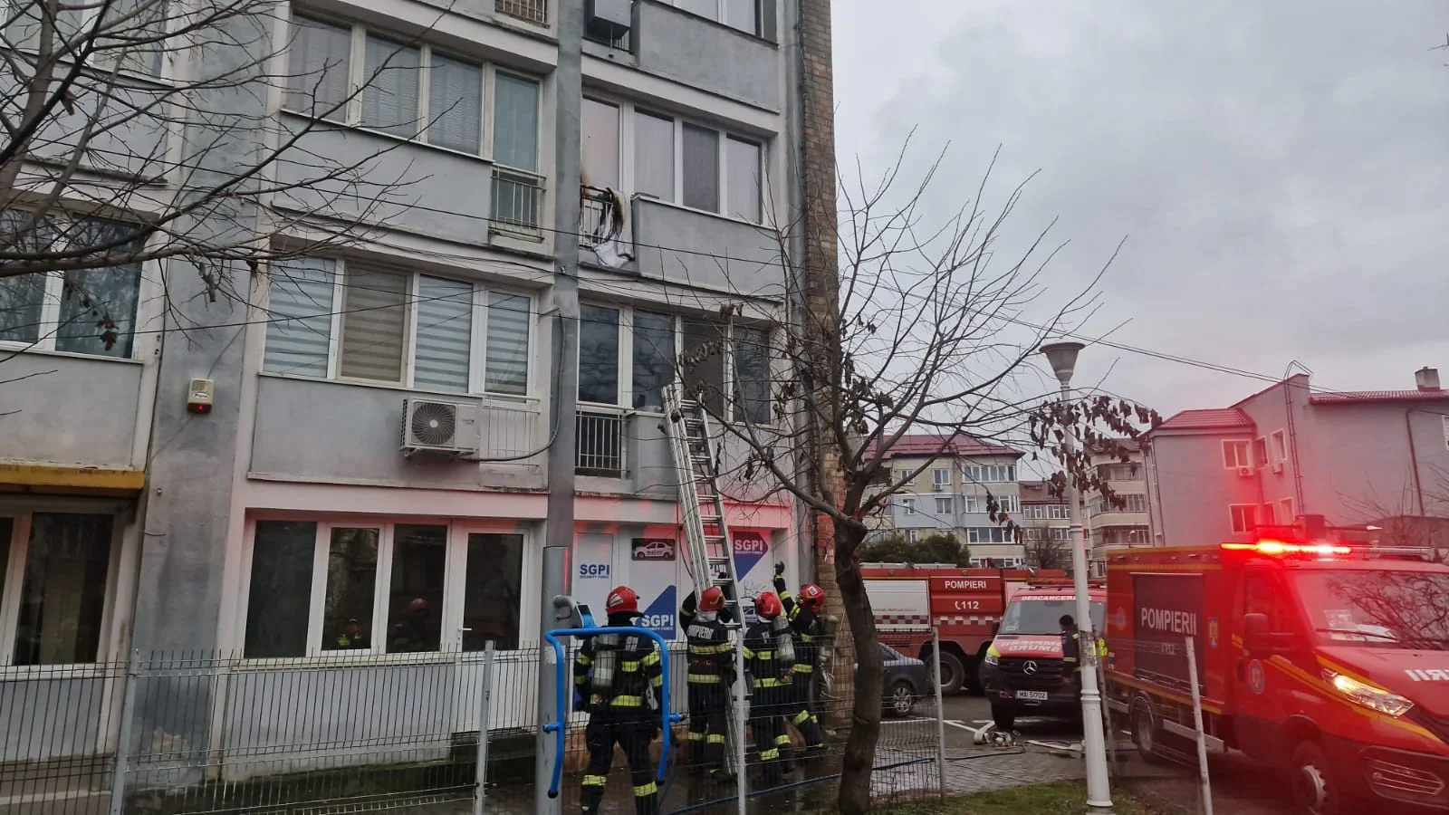 Flăcări într-un apartament din Neamț, izbucnite din cauza unei țigări