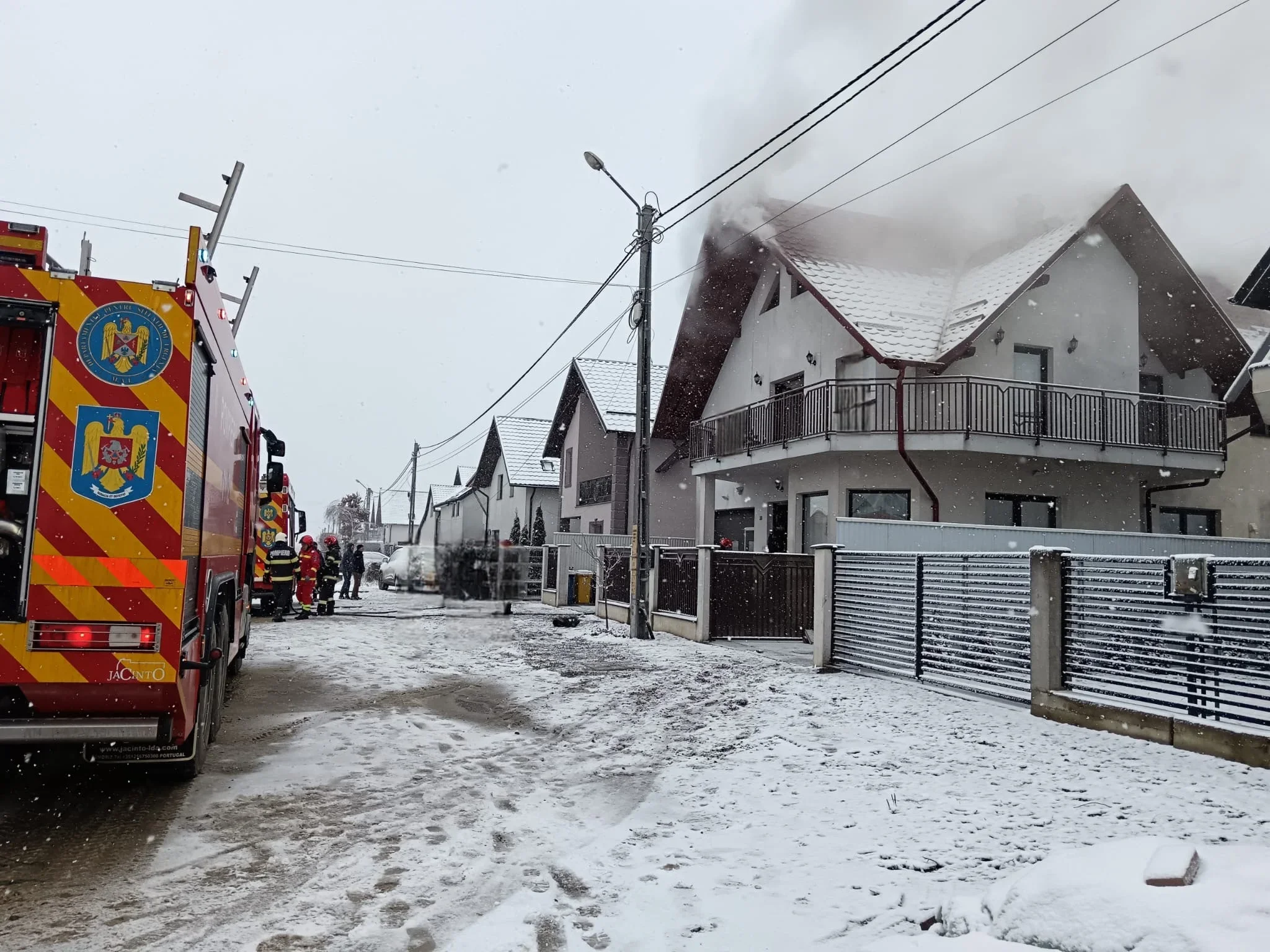 Incendiu în ajun de Crăciun, într-o gospodărie din Rădăuți