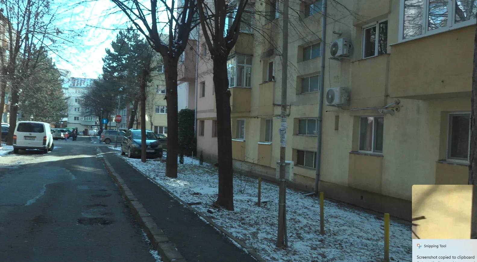 Miros insuportabil și risc sanitar într-un bloc din Burdujeni
