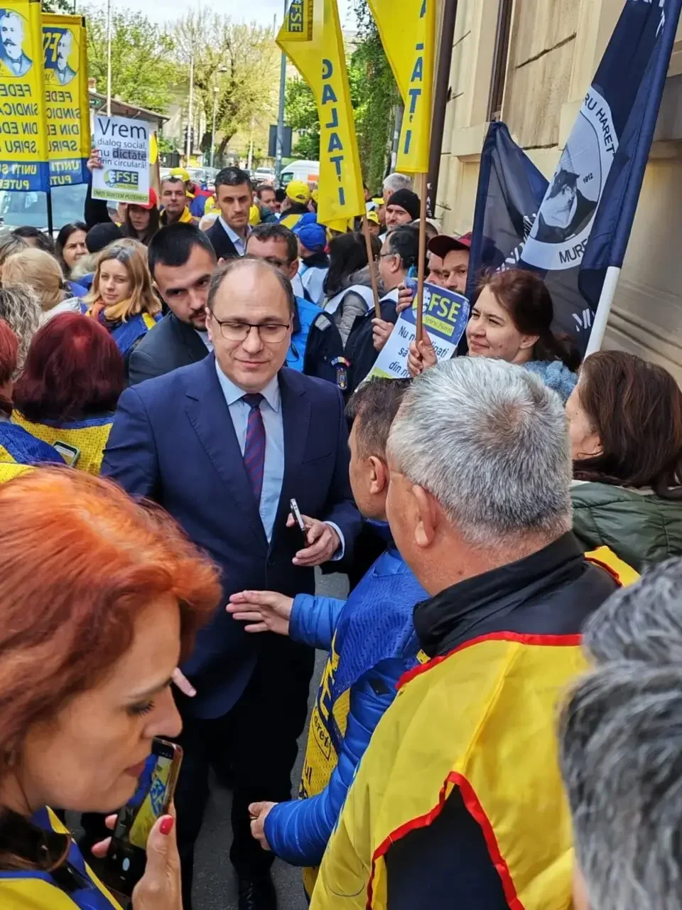 Ministrul Educației, față în față cu protestatarii