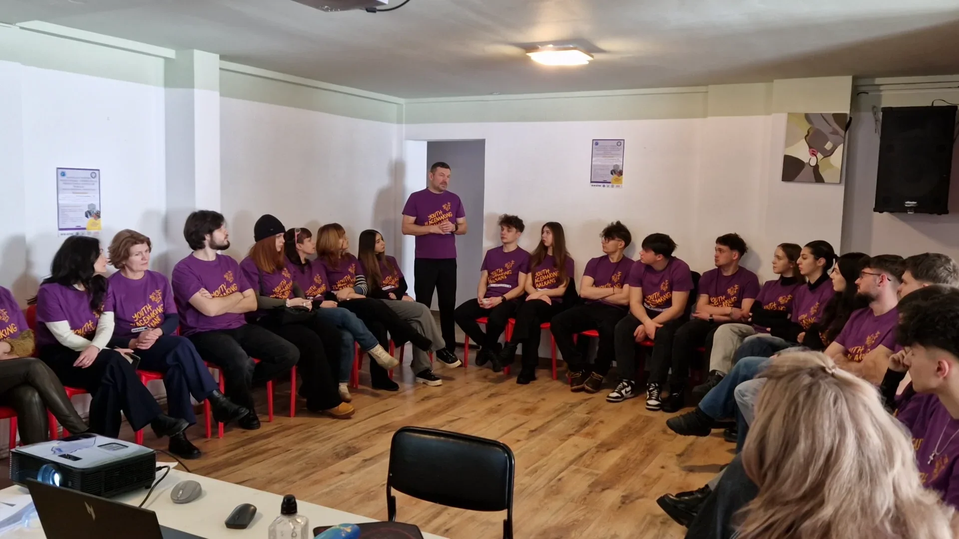 Tineri și autorități, în dialog pentru dezvoltarea comunităților locale