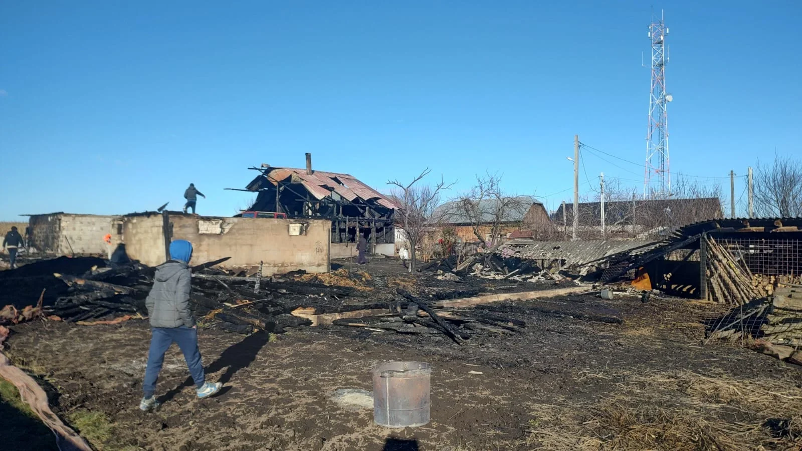 O familie din Stroiești, Suceava, afectată de un incendiu, are nevoie de ajutor