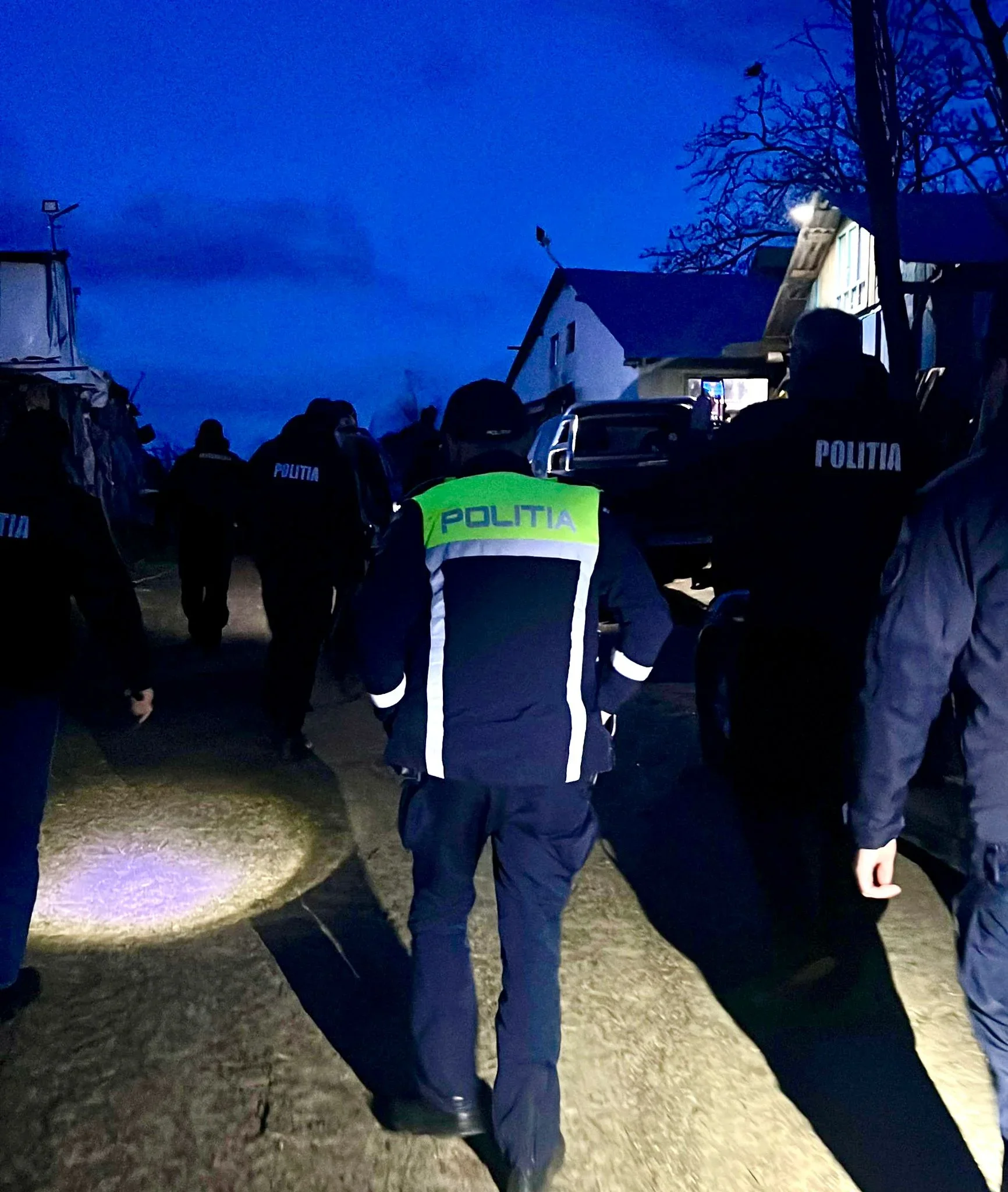 Percheziții la mai multe adrese din Ștefănești