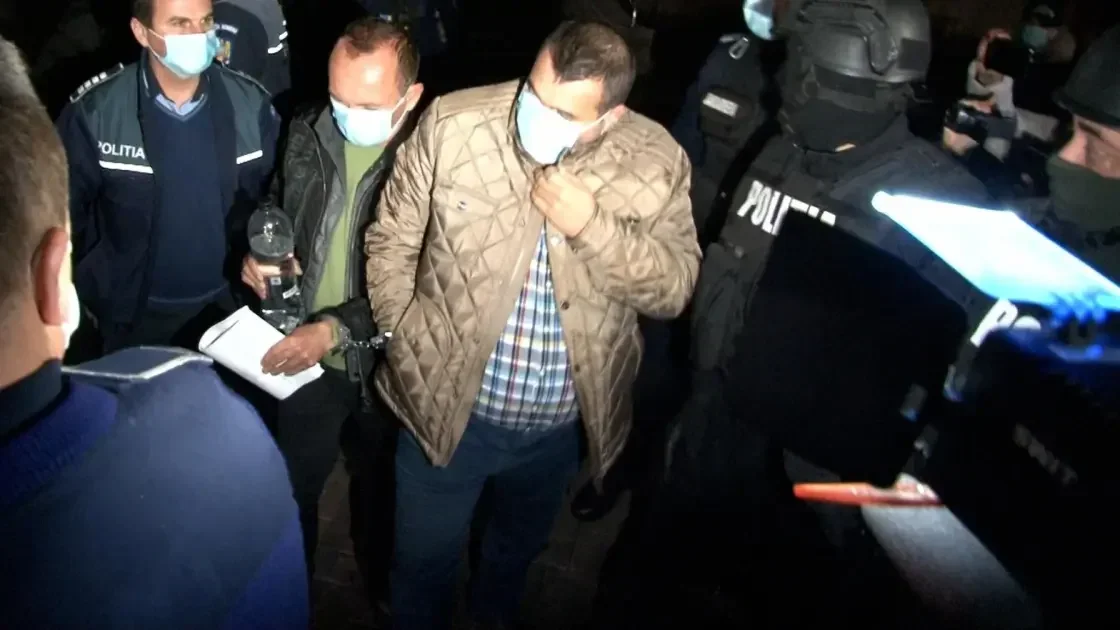 Fostul șef al permiselor revine în fața instanței