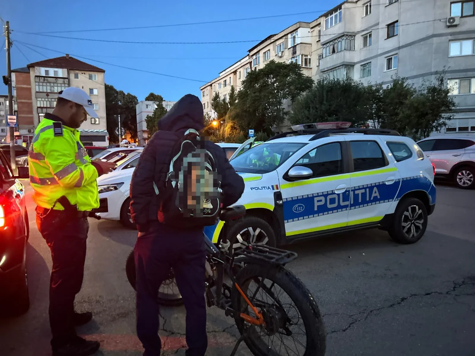 Biciclist beat, amendat de polițiștii botoșăneni