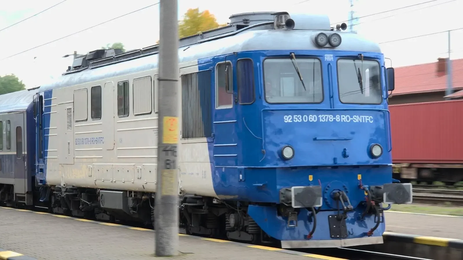 CFR suspendă temporar peste 30 de trenuri