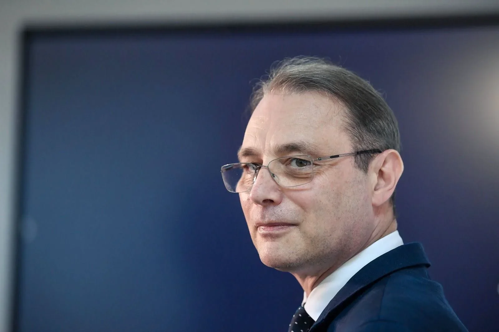 Guvernul Niculescu a trecut de votul Parlamentului