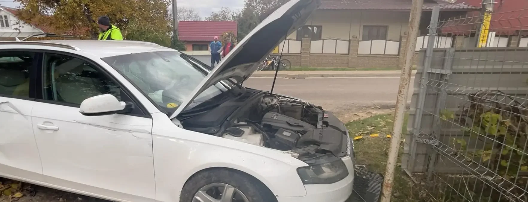 Mașină cu cinci tineri, ieșită în decor la Bosanci