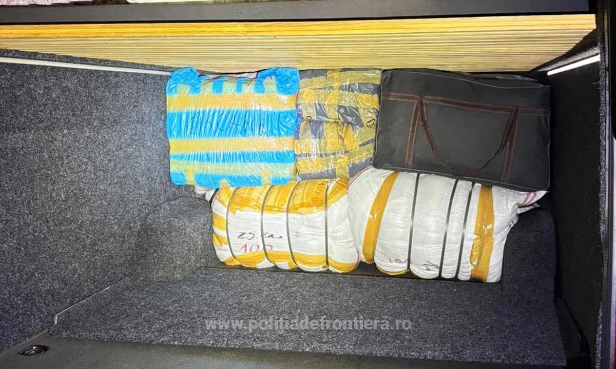 Produse contrafăcute, descoperite într-un microbuz din vama Siret