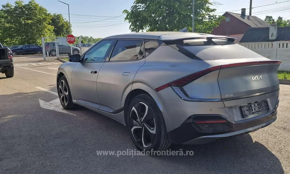 Mașină de lux căutată în Belgia, oprită la Vama Siret