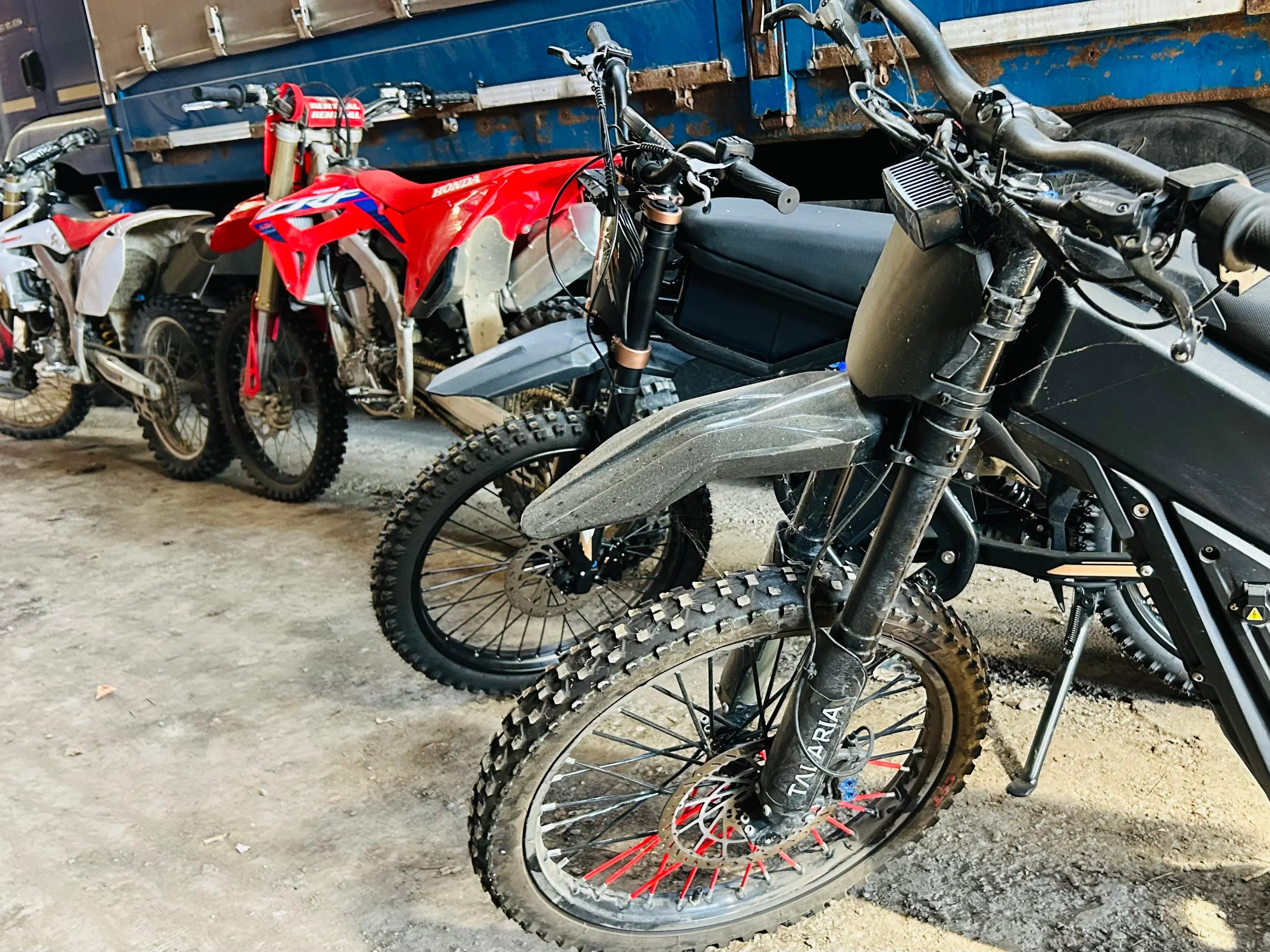 Motociclete fără plăcuțe de înmatriculare reținute, la Botoșani