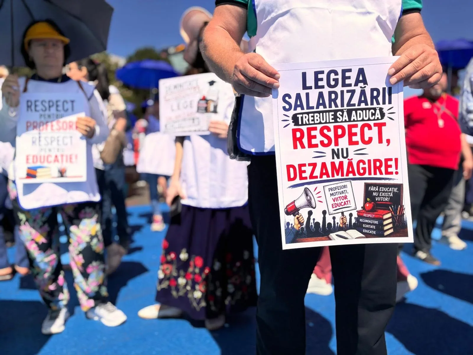 Peste 10.000 de cadre didactice în marș de protest spre Parlament