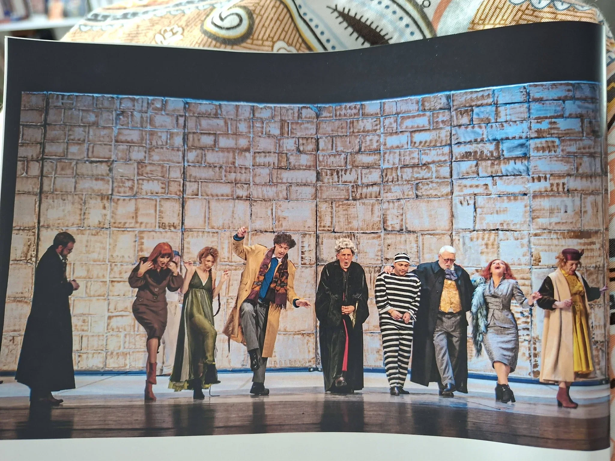 Arta nu se explică ci se trăiește, nu se deschide celor grăbiți ci celor prezenți