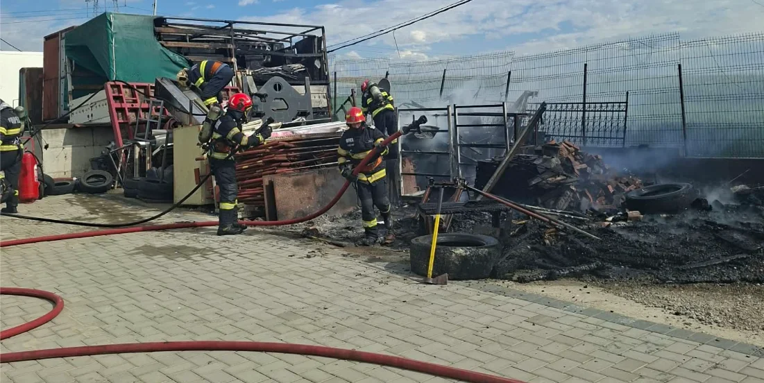 Incendiu la târgul de mașini de la Cumpărătura
