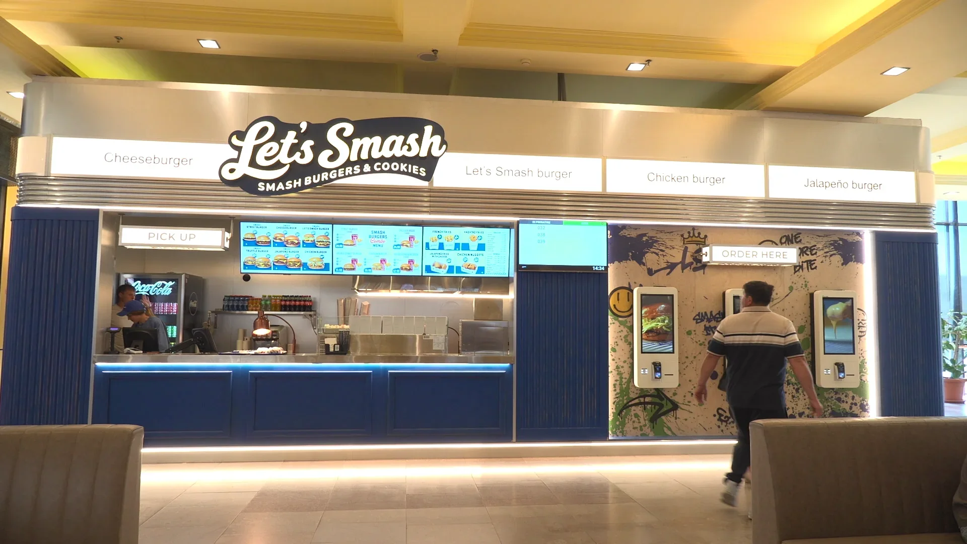 Burgeri rumeniți pe plită și combinații savuroase, la Let’s Smash