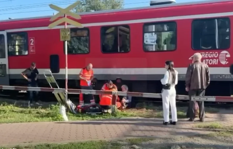 Salvată în ultima clipă din calea trenului