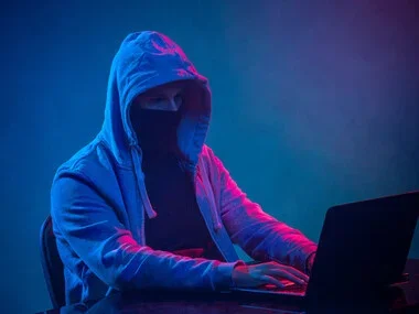 Complice la înșelăciuni prin metoda “accidentul”, arestat