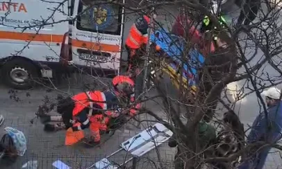 Pieton lovit de o mașină, pe o stradă din Fălticeni