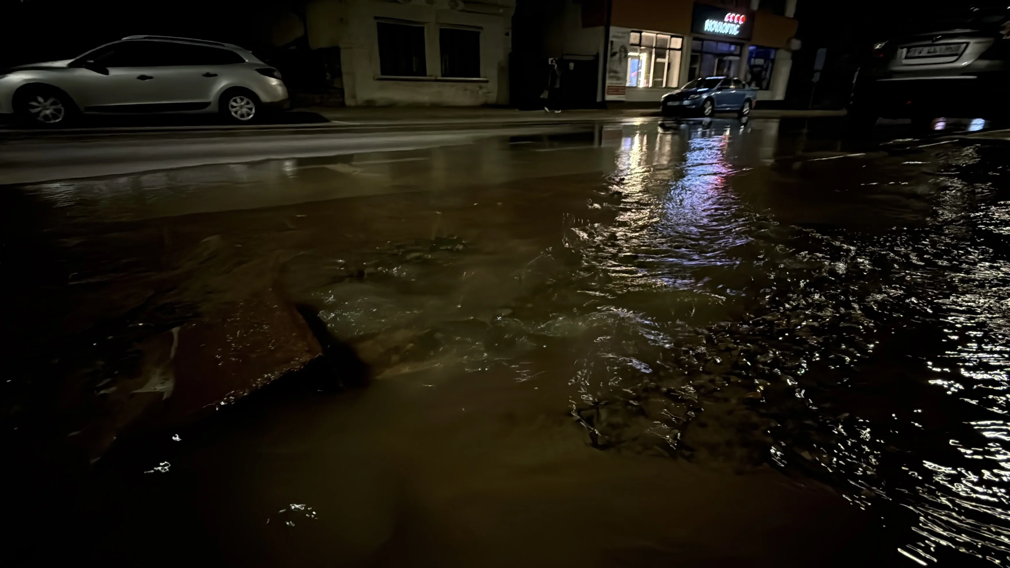 Locuitorii de pe strada Mihai Viteazu rămân fără apă din cauza unei avarii ACET