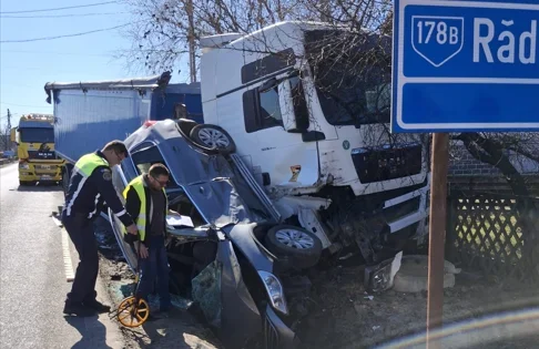 Trei răniți într-un accident rutier la Grănicești