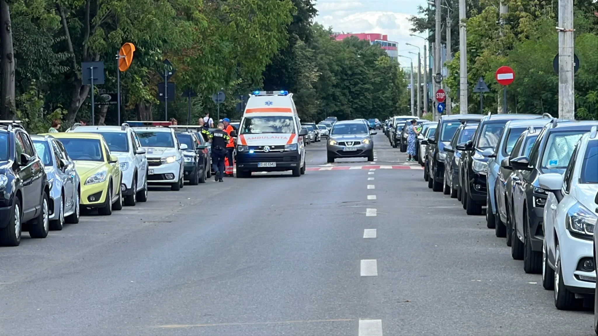Panică în Iași: o tânără de 26 de ani a amenințat că se aruncă de la înălțime