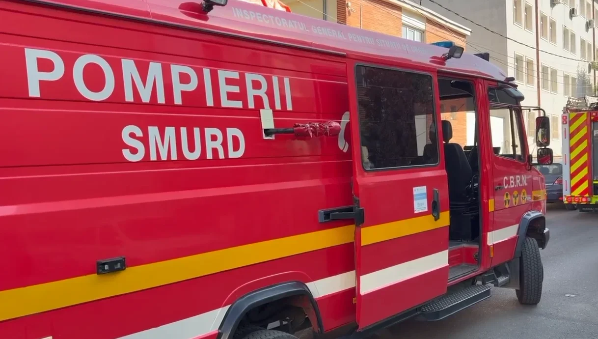 Intervenție de urgență la o școală din Iași, după găsirea unui recipient