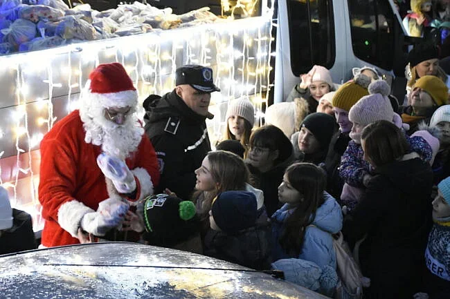 Caravana lui Moș Crăciun ajunge în toate cartierele