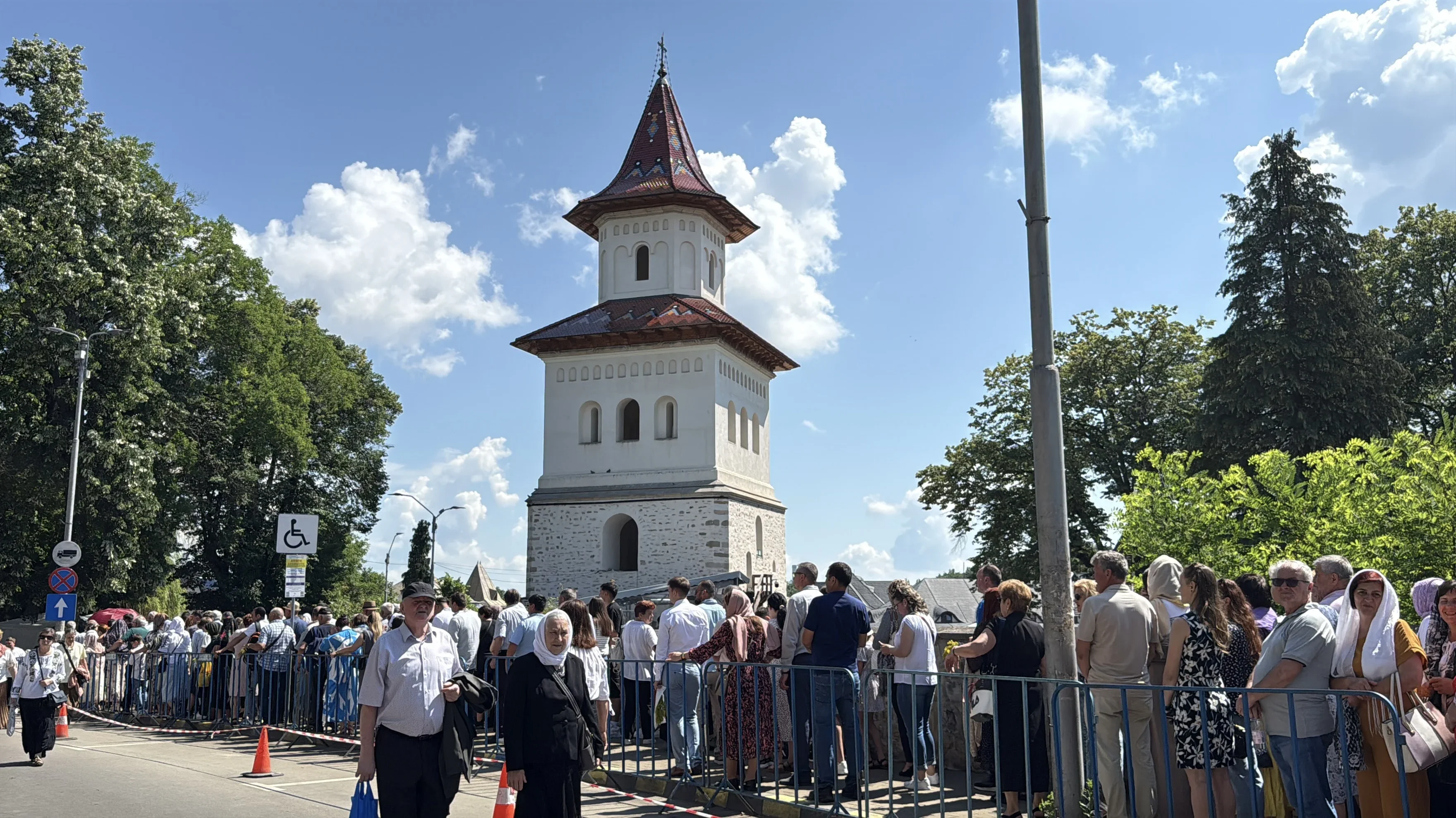 Mii de pelerini la sărbătoarea Sfântului Ioan cel Nou
