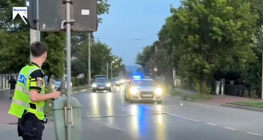 Nicușor Dan a traversat municipiul Suceava sub escortă oficială
