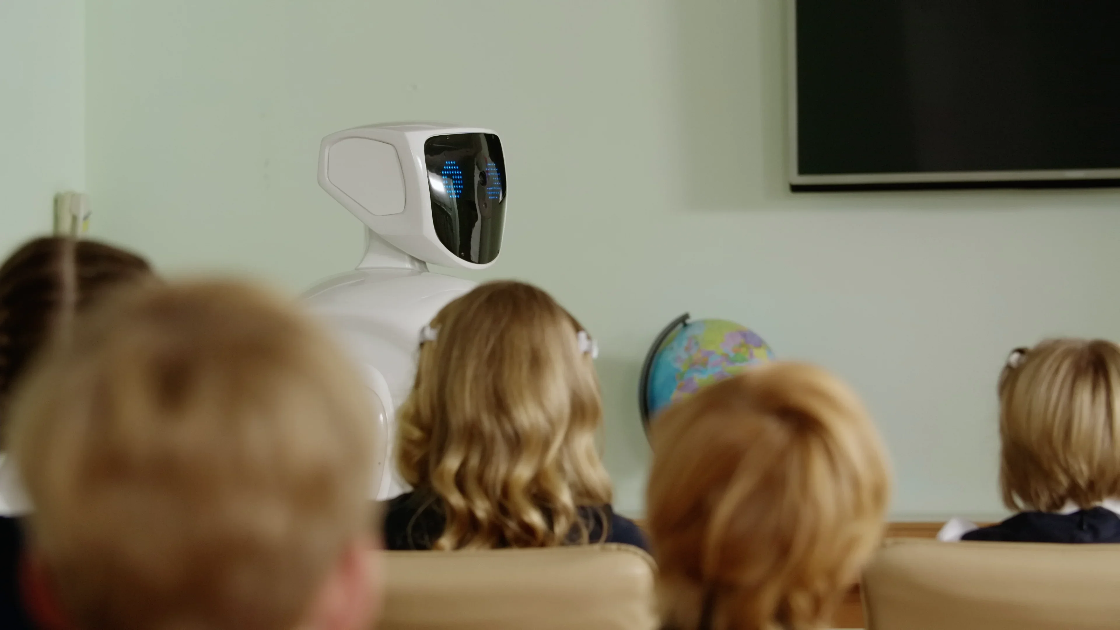 Inteligența artificială în educație, între oportunitate și risc