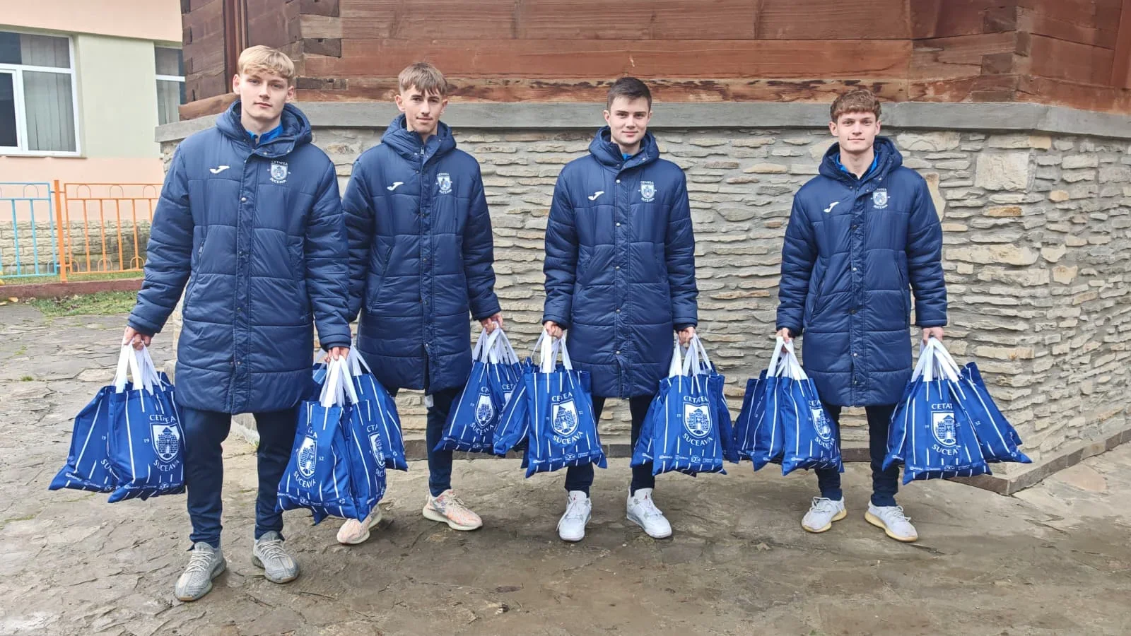 Cetatea 1932 Suceava aduce bucuria sărbătorilor copiilor din Centrul Școlar de Educație Incluzivă Burdujeni