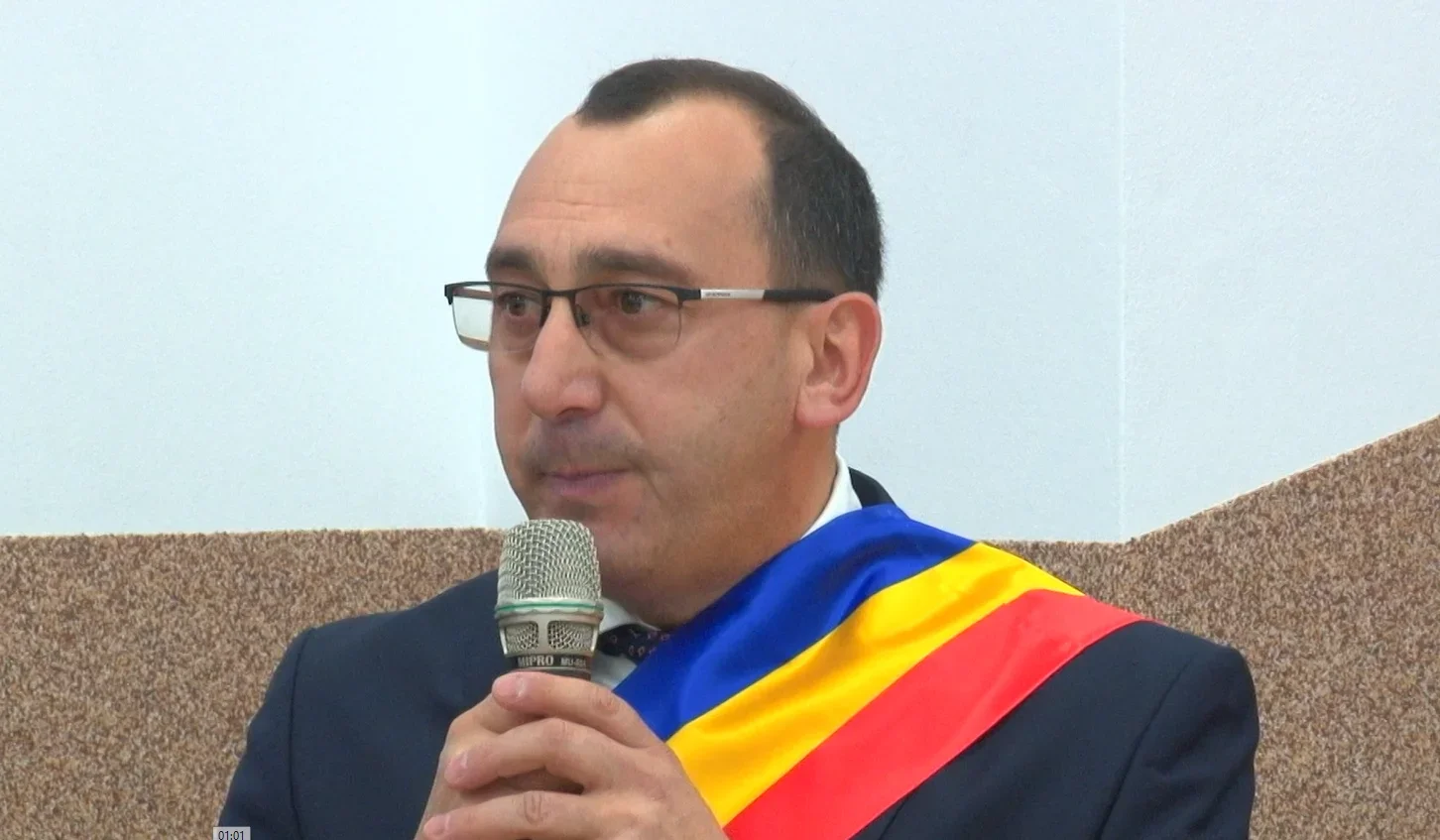 Prefectul a dispus încetarea mandatului primarului din Vatra Moldoviței