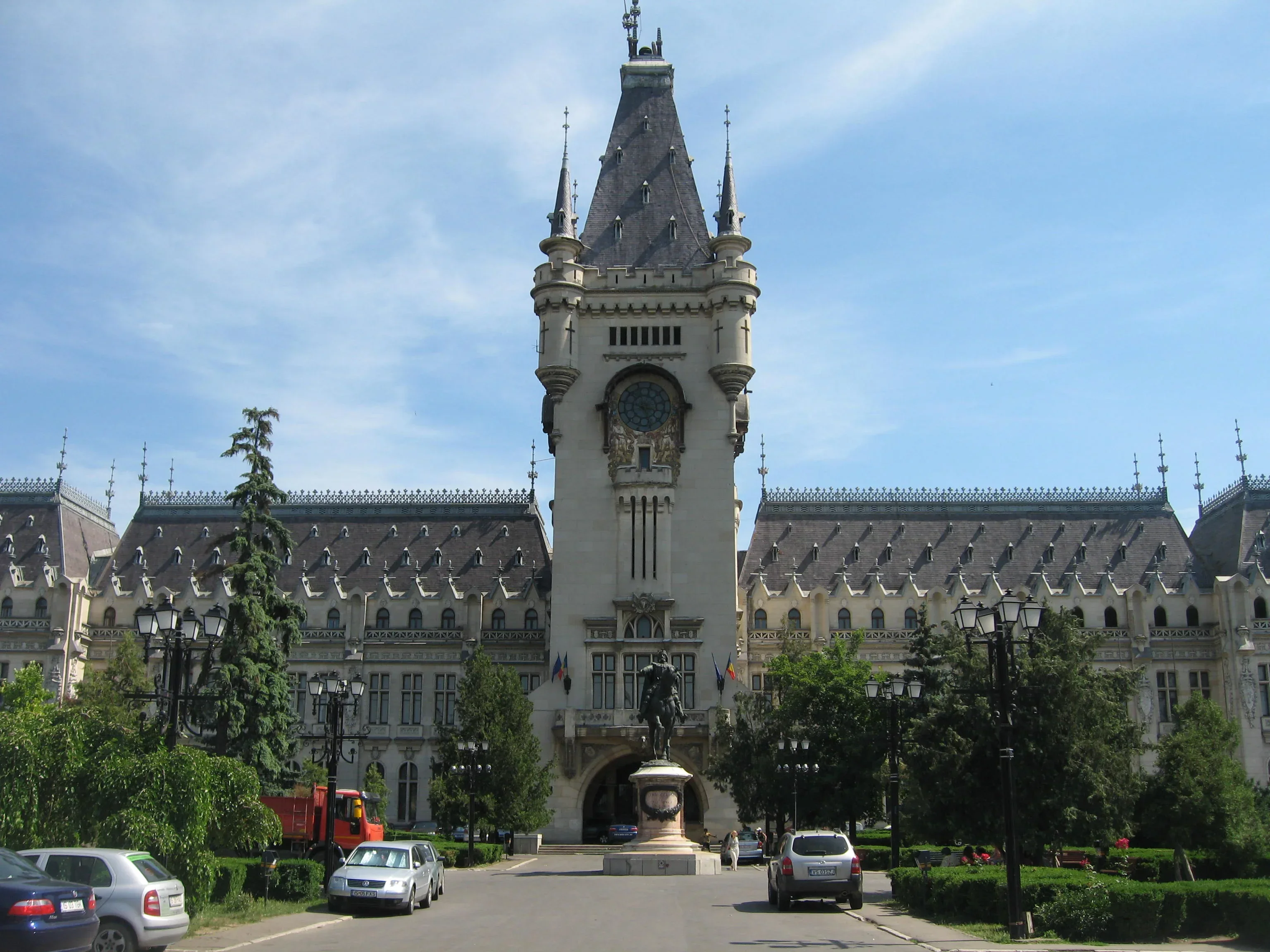 Inel de circulație în jurul Palatului Culturii