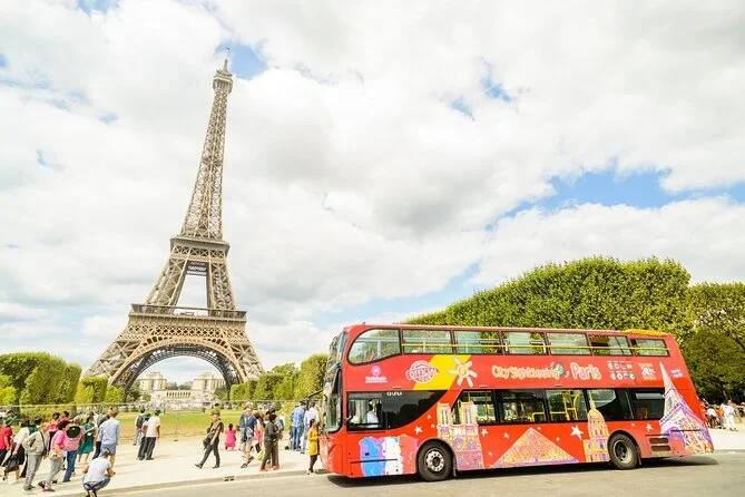 Un șofer de autobuz român poate câștiga Premiul Literar Prince Pierre de Monaco
