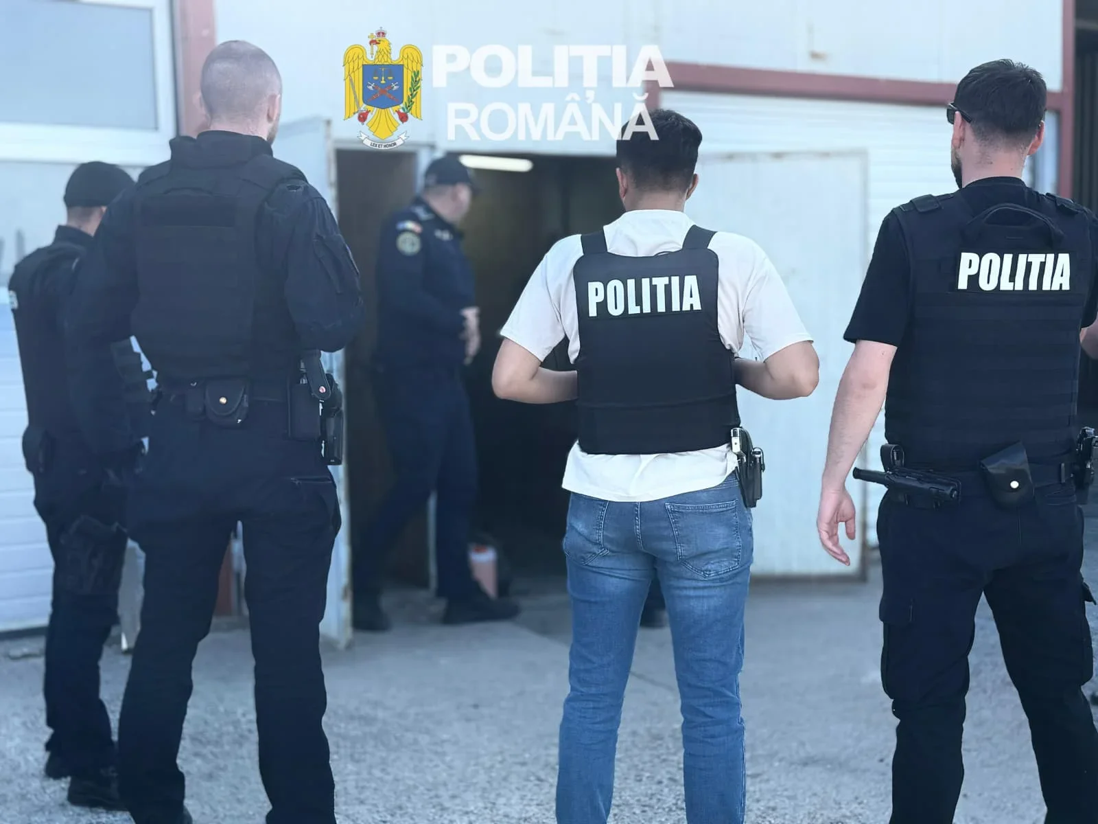Descinderi cu mascații la mai multe adrese din județul Botoșani