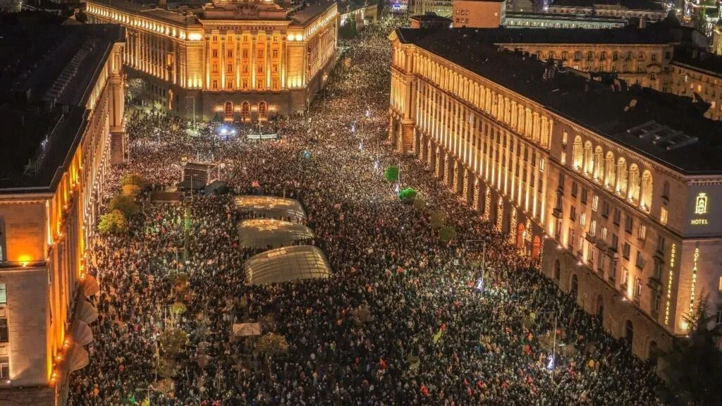 Zeci de mii de bulgari protestează împotriva planului bugetar