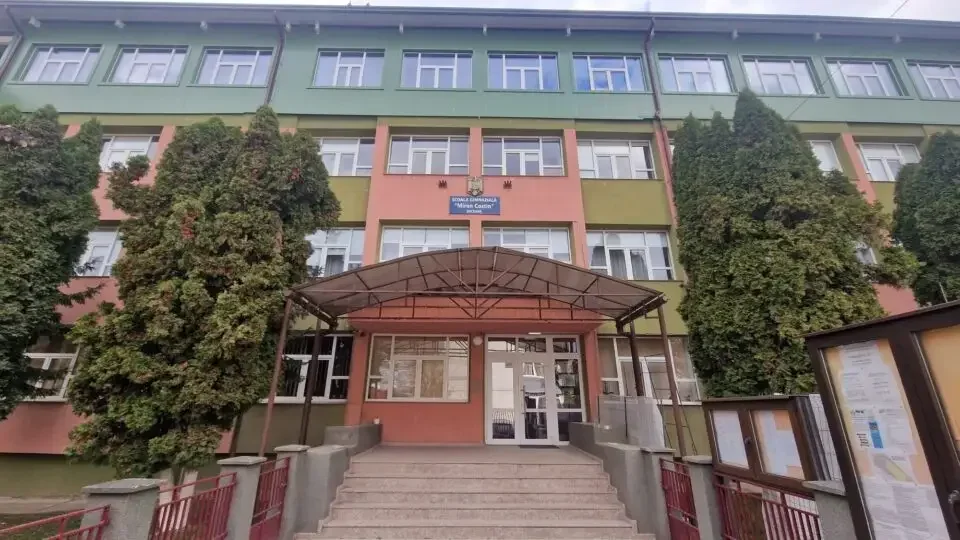 O elevă din Suceava a ajuns la spital în timpul Evaluării Naționale
