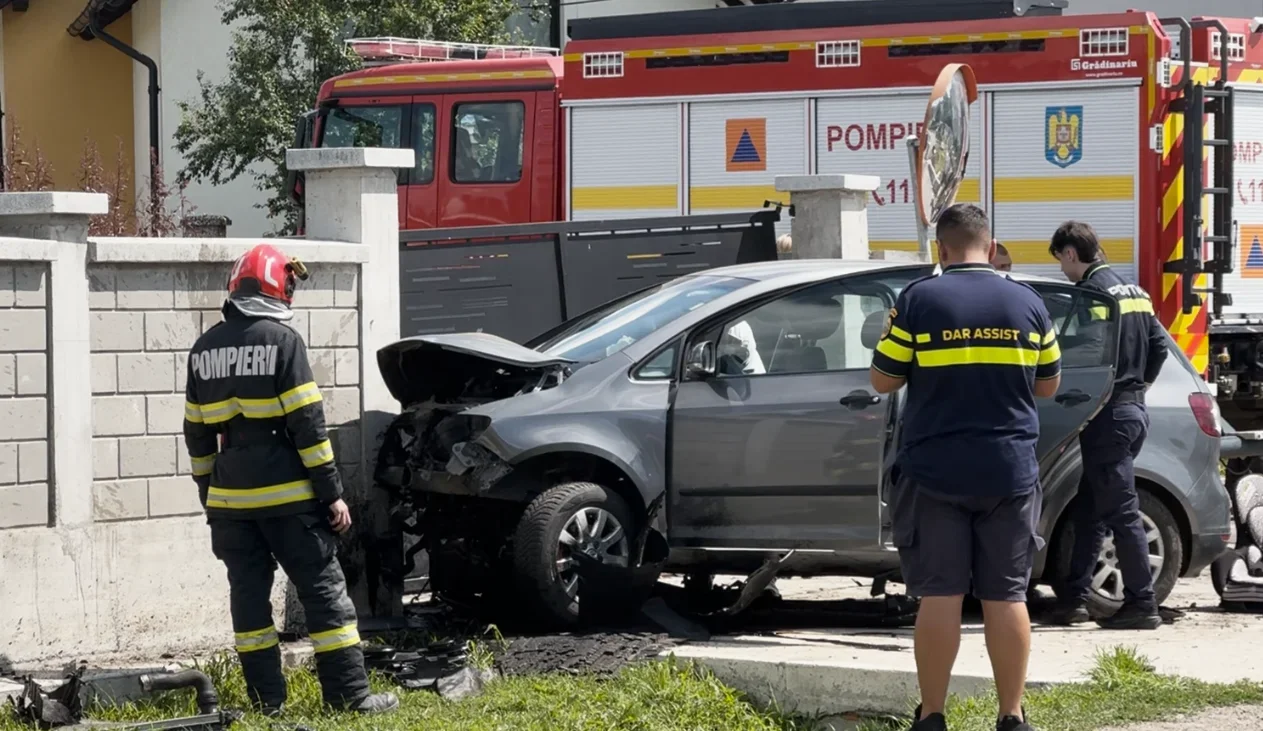 Doi adulți și trei copii, răniți într-un accident rutier grav, la Satu Mare